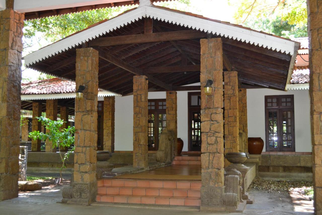 Palm Garden Village Hotel Anuradhapura Ngoại thất bức ảnh